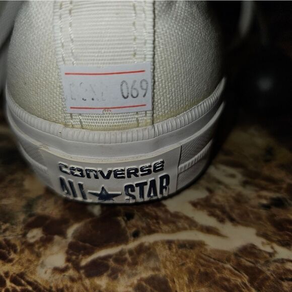 Converse Men's All Star low fashion shoe size 11.      069 - Picture 2 of 10